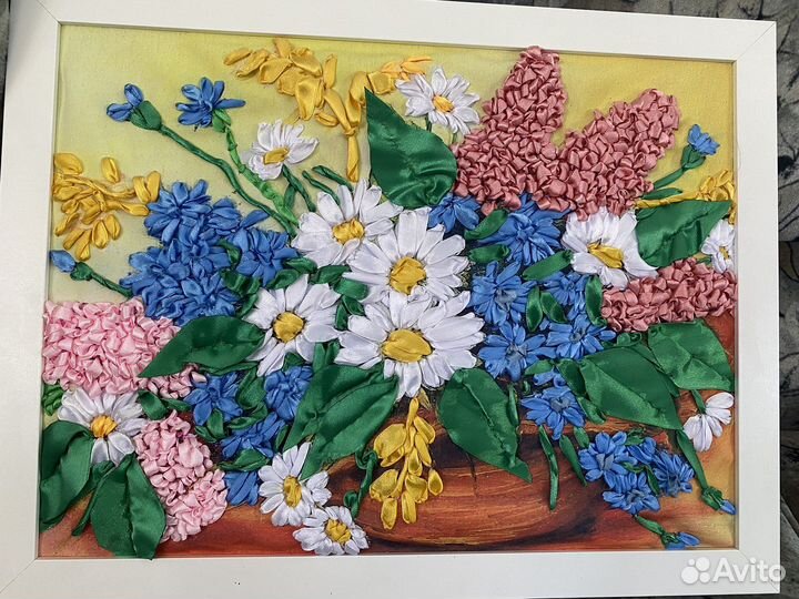 Картина. Работа вышитая атласными лентами