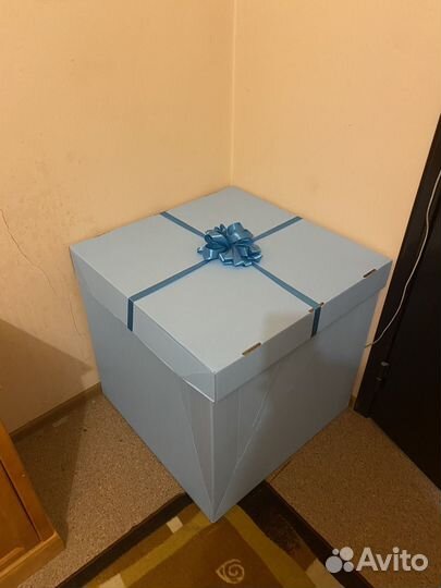 Подарочная коробка