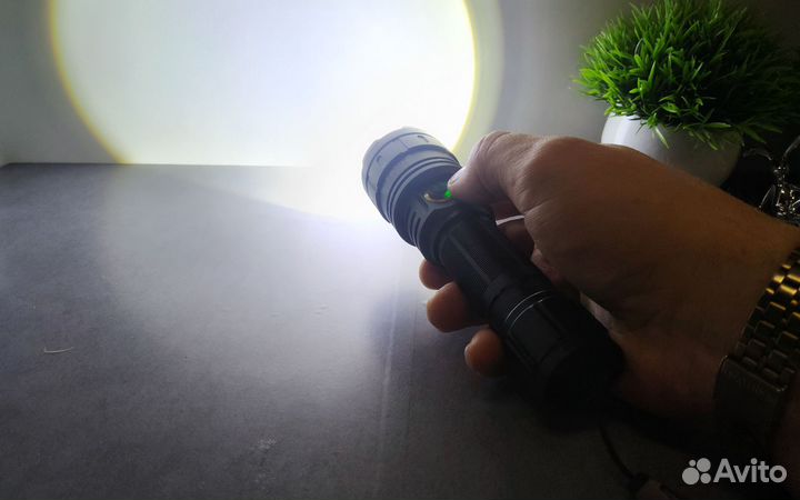 Фонарь подствольный с выносной кнопкой