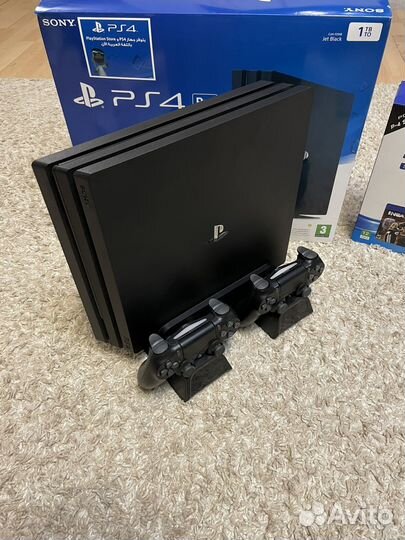 Sony PS4 PRO 1Tb, 2 джоя