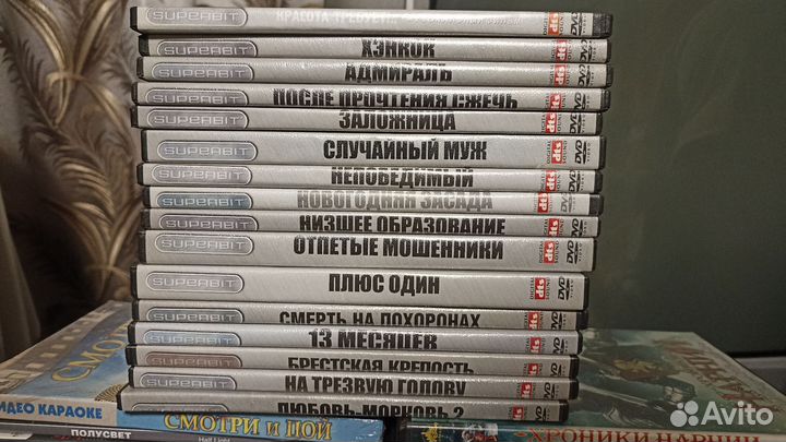 Диски с фильмами. Много