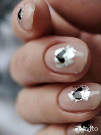 Маникюр с покрытием гель-лаком