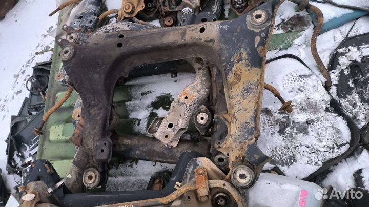 Подрамник Audi A4B5 МКПП 1.6 1.8