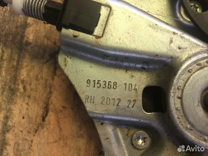 Стеклоподъемник передний правый Opel Astra J