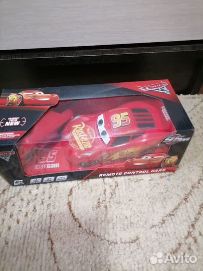 Детская машинка на пульте управления