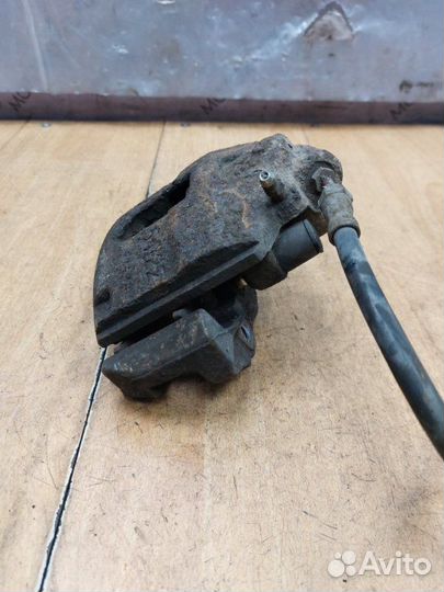 Тормозной суппорт передний левый Ford Fiesta fujb