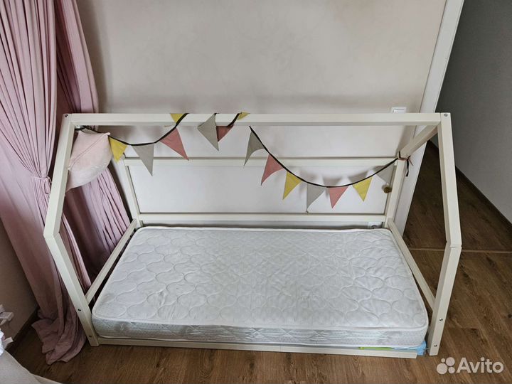 Детская кроватка-домик