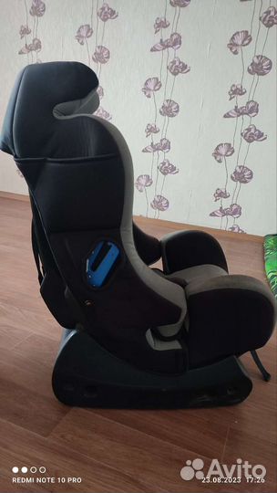 Автомобильное кресло
