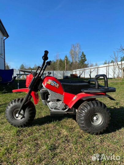 Детский квадроцикл на аккумуляторе