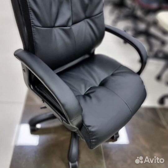 Офисное компьютерное кресло CH-824