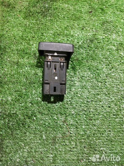 Кнопка аварийной сигнализации Renault Logan