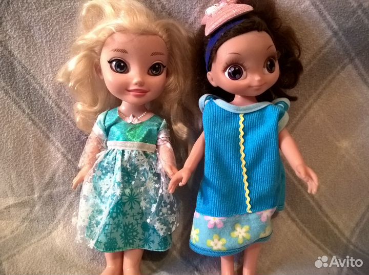 Одним лотом, две музыкальные куклы