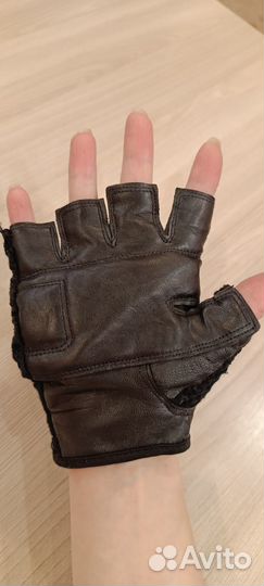 Спортивные перчатки