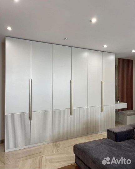 Шкаф с зеркалом