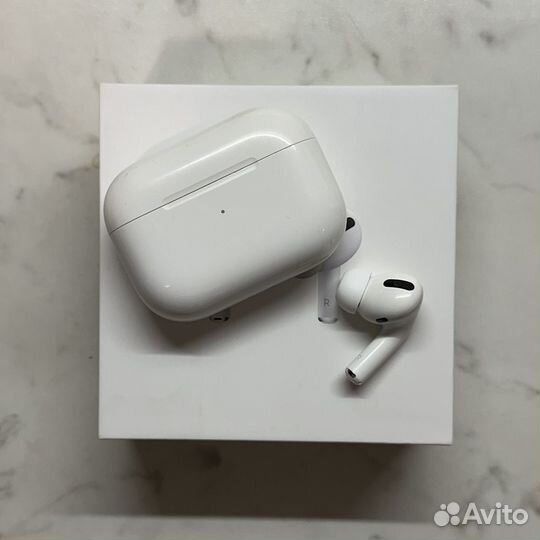 Кейс для airpods pro с правым наушником