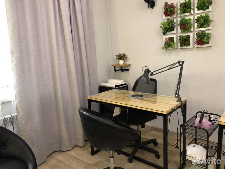 Маникюрный стол в аренду