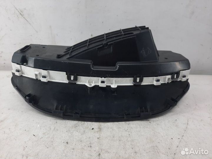 Щиток приборов (приборная панель) Toyota Yaris