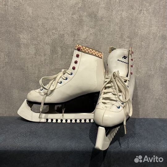 Коньки фигурные женские