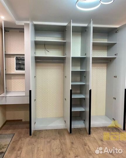 Шкаф с зеркалом