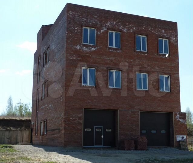 Здание, 2215 м²