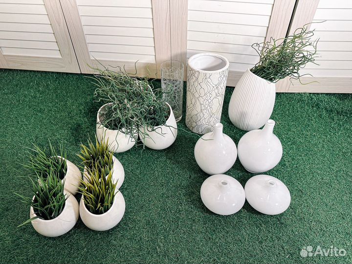 Набор декоративных горшков с зеленью