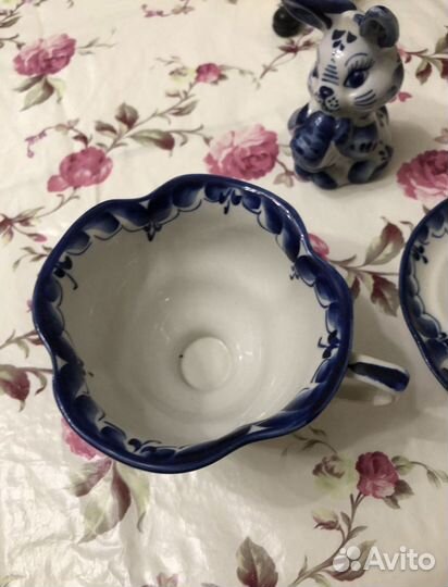 Чашка, блюдце и заяц гжель