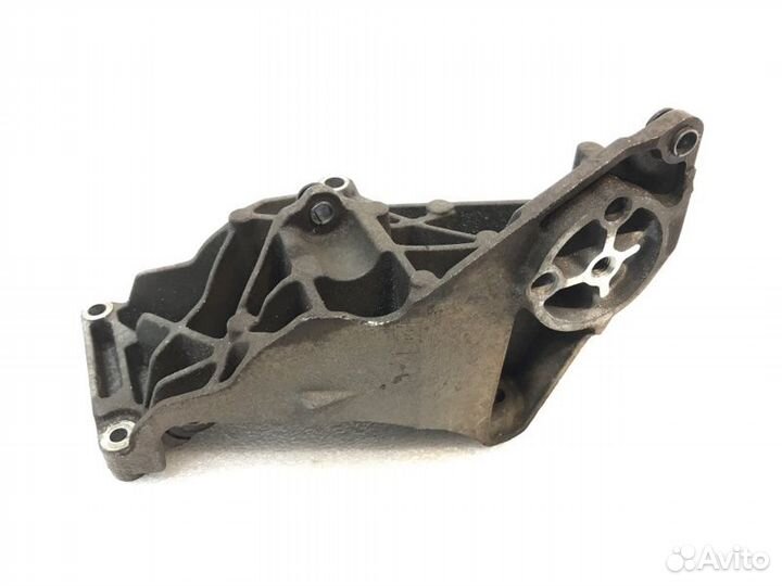 Кронштейн генератора Land Rover Discovery 3 L319