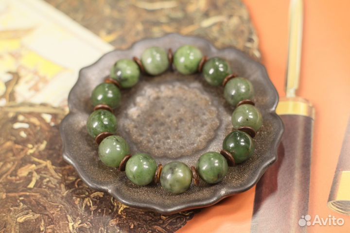 Нефритовый браслет зелёный
