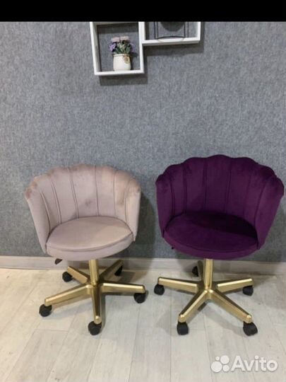 Стул на колесиках. Стул с крестовиной