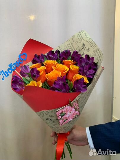 Букет из 9 роз и 5 альстромерий