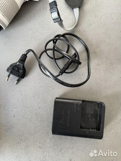 Зеркальный фотоаппарат canon eos 100d с чехлом