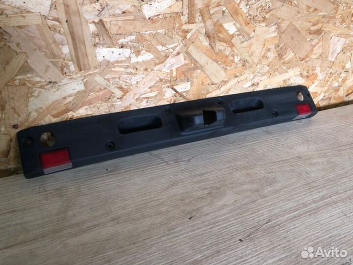 Накладка двери багажника задняя Mercedes-Benz