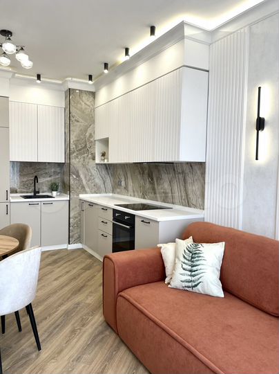 2-к. квартира, 72 м², 13/18 эт.