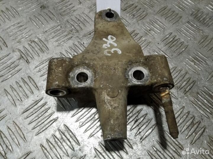 Опора двигателя правая Nissan Maxima a32