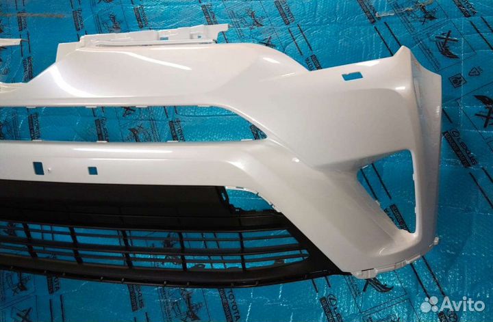 Бампер Rav 4 40 белый перламутр без дефектов