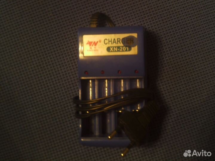 Зарядка для аккумуляторных батарей charger XN-201