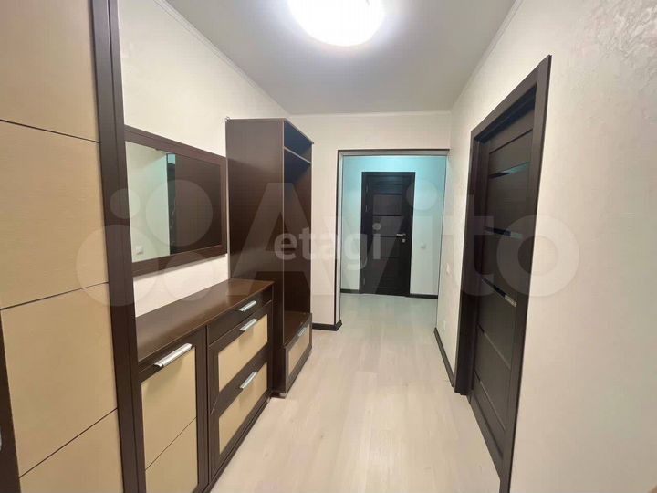 2-к. квартира, 60 м², 1/14 эт.