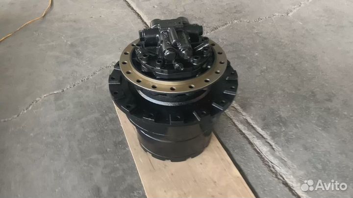 Бортовая (Редуктор хода) Хитачи 240-3 с мотором-15