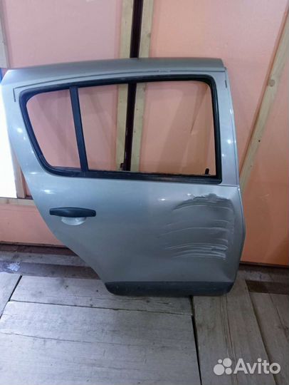 Продам дверь для Рено Сандеро 2011