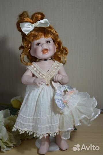Кукла коллекционная фарфоровая 40см