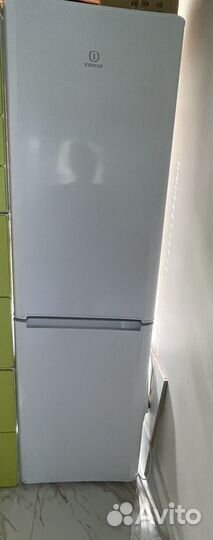Холодильник бу indesit