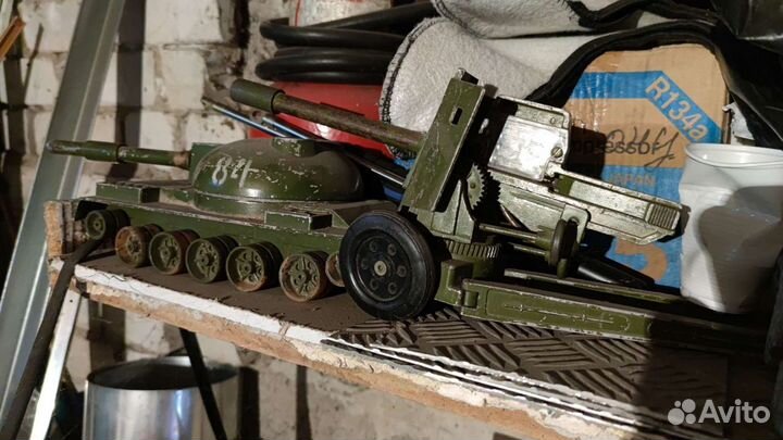 Алюминевый танк и пушка