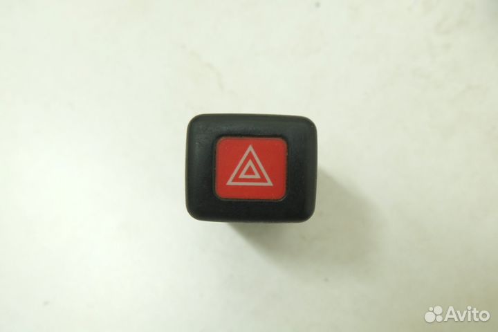 Кнопка аварийной сигнализации Mitsubishi Carisma
