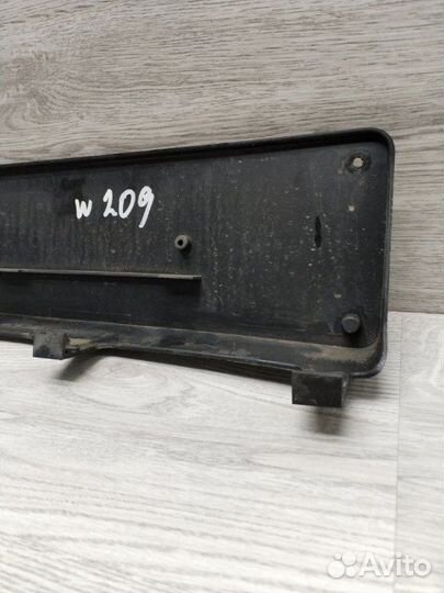 Накладка номерного знака передняя Mercedes Clk