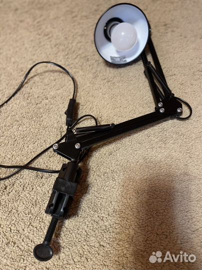 Настольный светильник