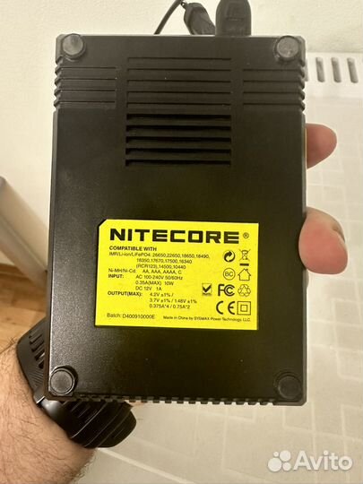 Зарядное устройство Nitecore d4