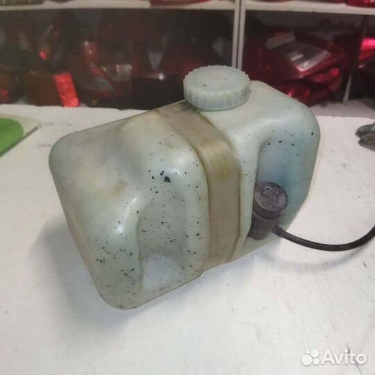 Бачок омывателя с моторчиком Chevrolet Niva