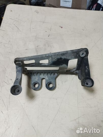 Кронштейн блока клапанов подвески вmw 7 E65 бmв 7