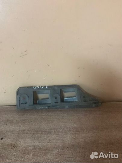 Кронштейн переднего бампера golf V