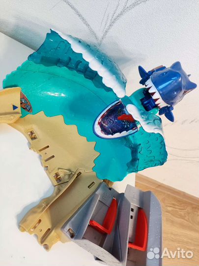 Hot wheels автомобильный трек Атака Акулы